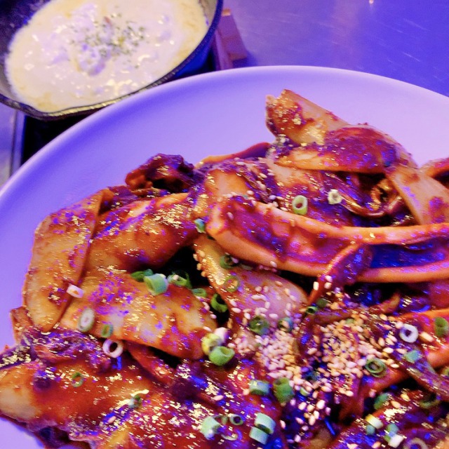 新大久保のイカ・鶏足（もみじ）専門店 辛い韓国料理woopaldang『うちのパルタンイカ』へ